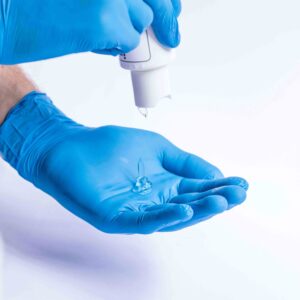 Pack de gasas estériles suaves y seguras para la limpieza y protección de heridas.